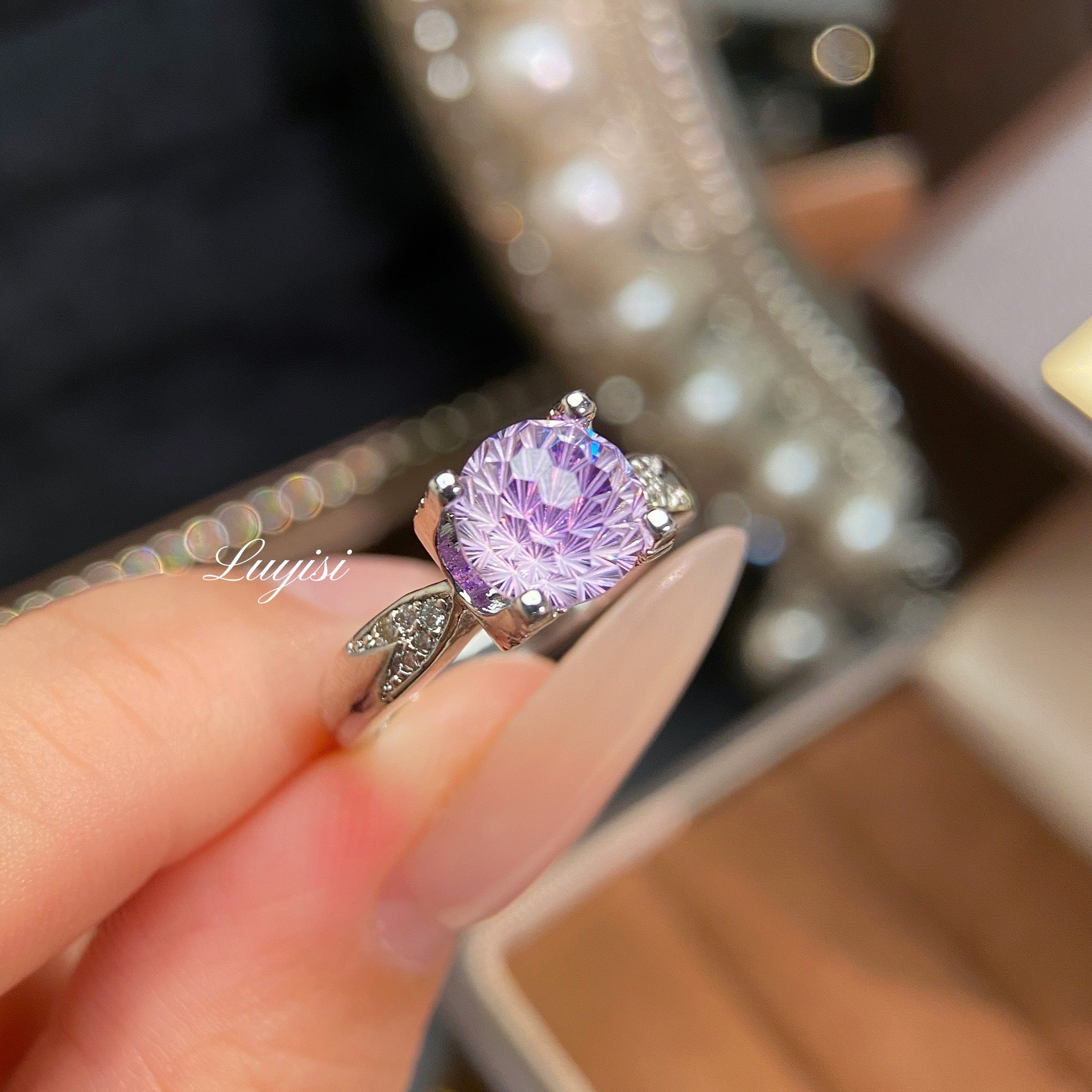 Luxury Shiny Paraiba Firework Cut Ring For Women, High Carbon Diamond Swallowtail Bullhead Setting Engagement Ring