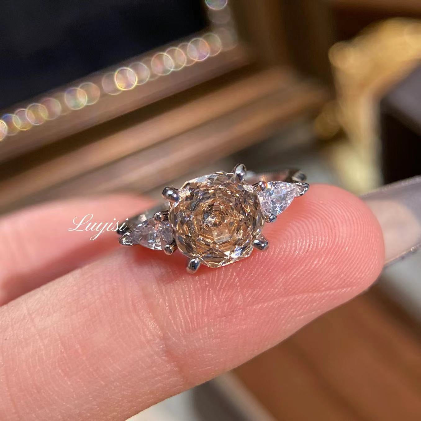 Vintage Dopamine Ring, Trendy Light Luxury Colorful Moissanite Band Ring