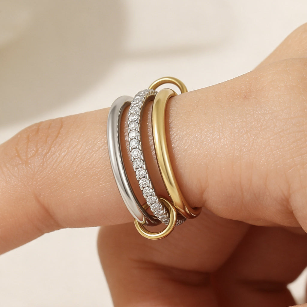 Three-ring Interlocking Full-diamond Zircon Ring