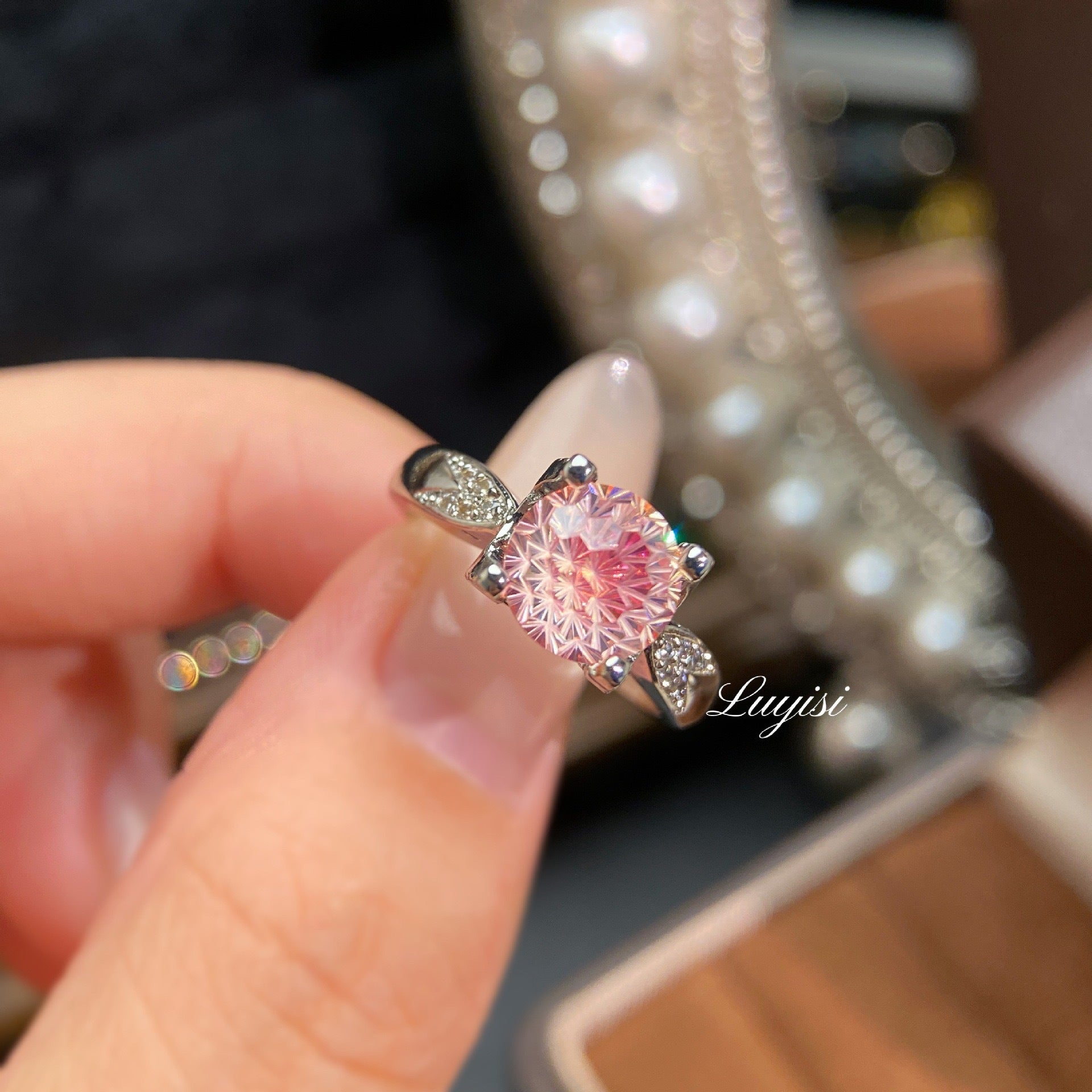 Luxury Shiny Paraiba Firework Cut Ring For Women, High Carbon Diamond Swallowtail Bullhead Setting Engagement Ring