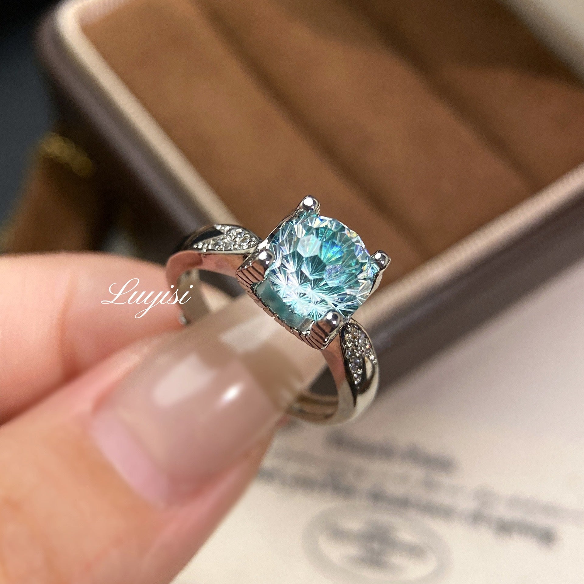 Luxury Shiny Paraiba Firework Cut Ring For Women, High Carbon Diamond Swallowtail Bullhead Setting Engagement Ring