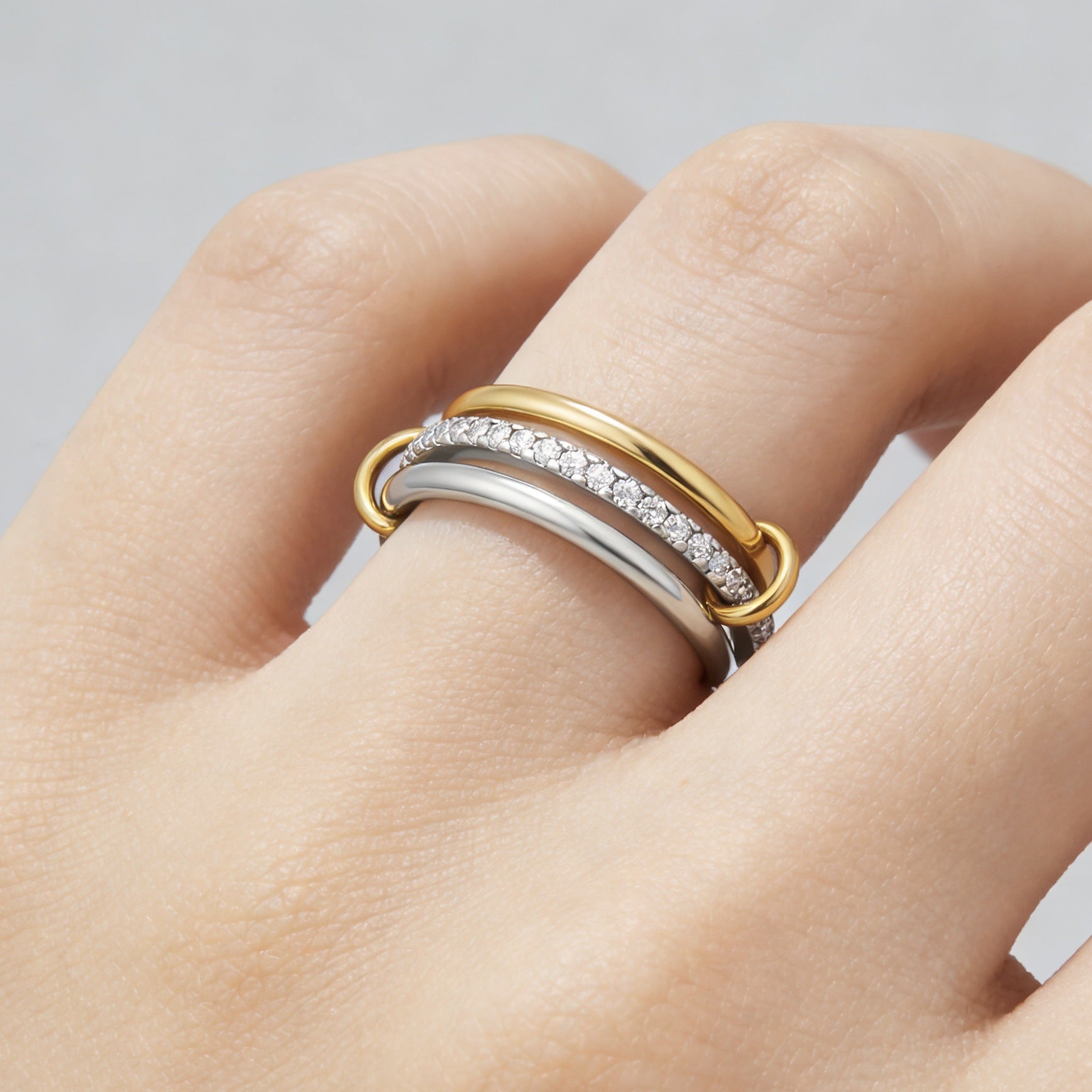 Three-ring Interlocking Full-diamond Zircon Ring