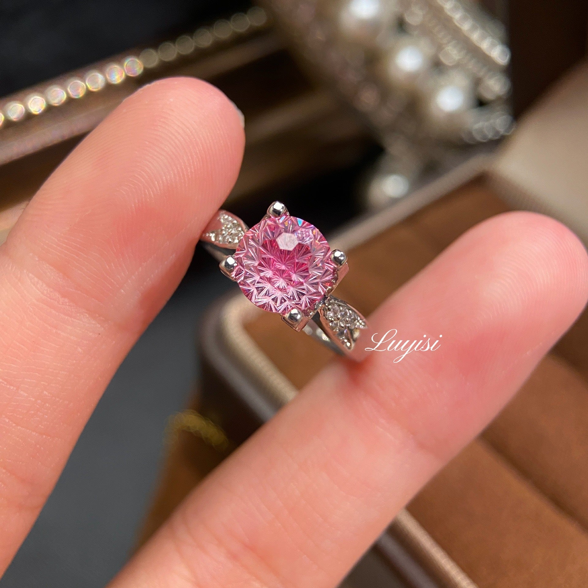 Luxury Shiny Paraiba Firework Cut Ring For Women, High Carbon Diamond Swallowtail Bullhead Setting Engagement Ring